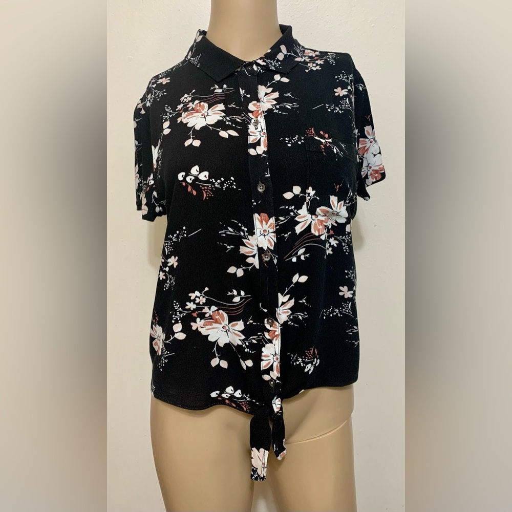 Aeropostale Black + Blush Floral Short Sleeve Button Up Tie Front Top Women’s M